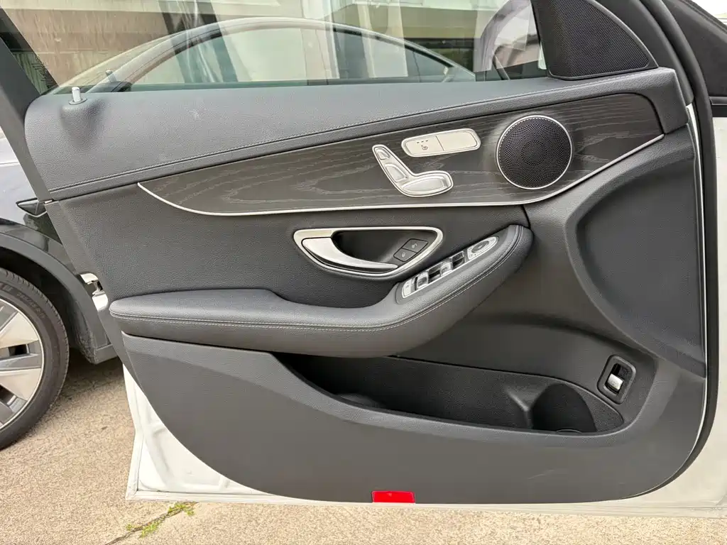 Mercedes-Benz C-Class — миниатюра 16