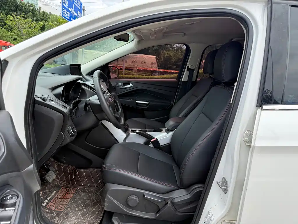Ford Kuga — миниатюра 7