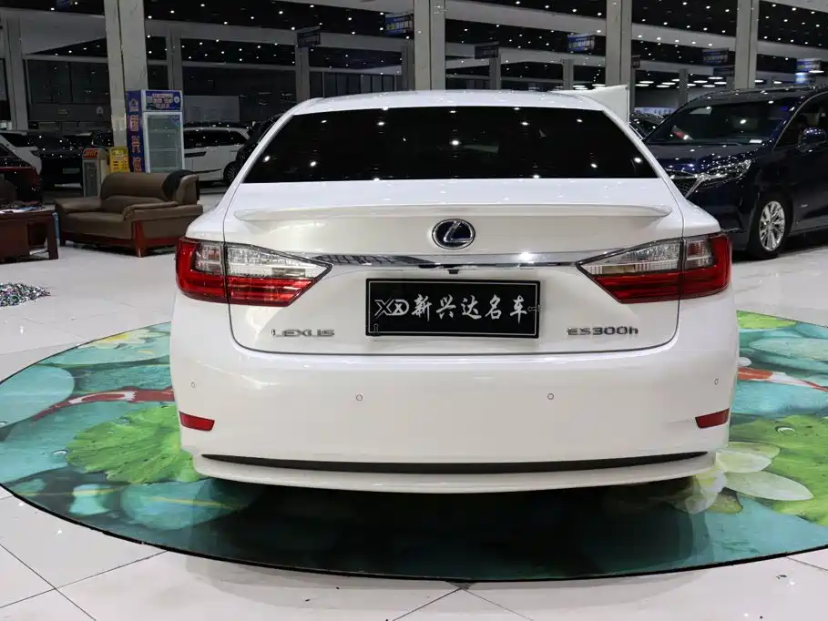 Lexus ES — миниатюра 5