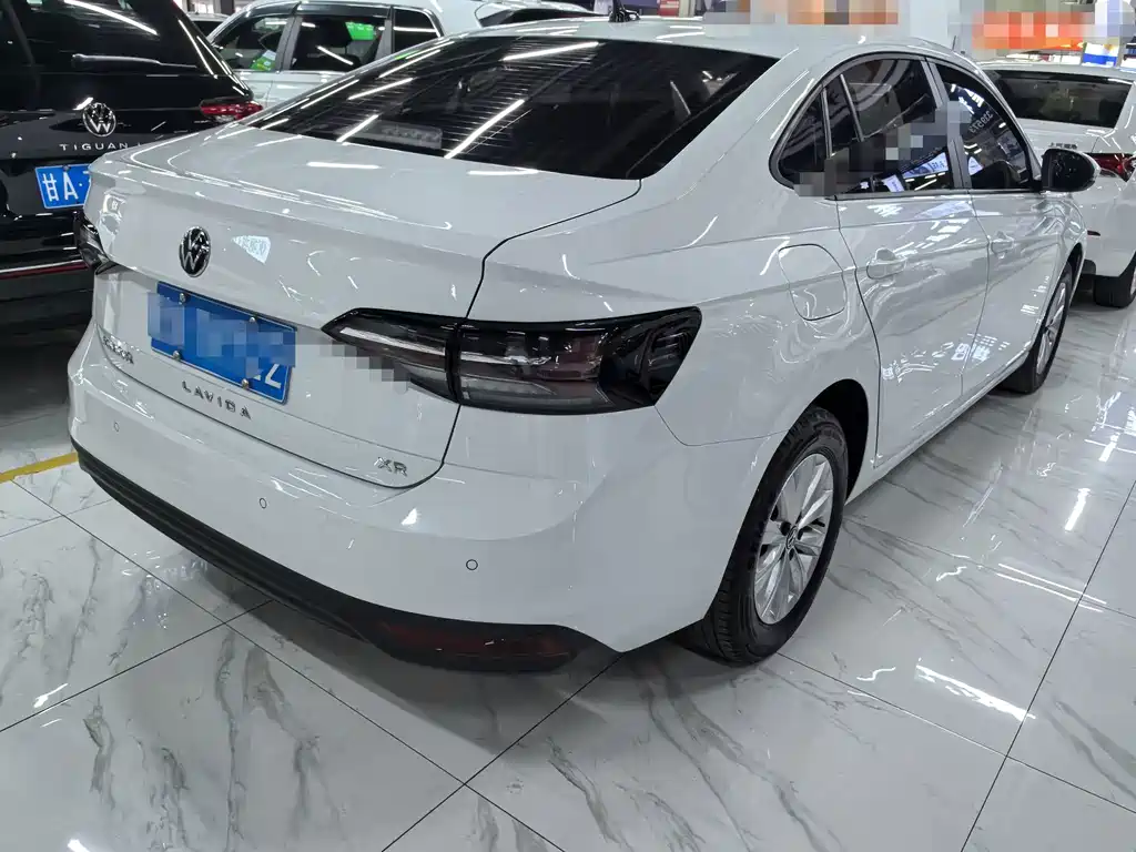 Volkswagen Lavida — миниатюра 6