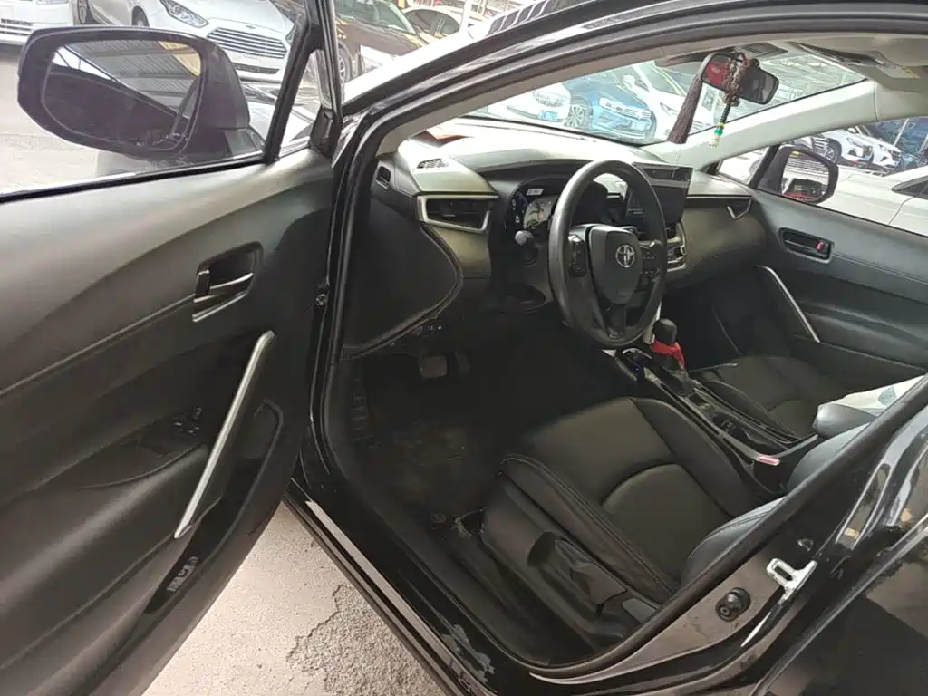 Toyota Corolla Cross — миниатюра 16
