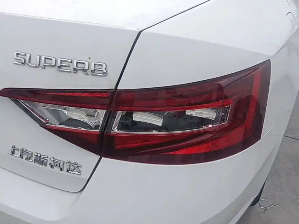 Skoda Superb — миниатюра 8
