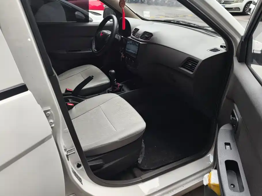 Wuling Hongguang — миниатюра 8