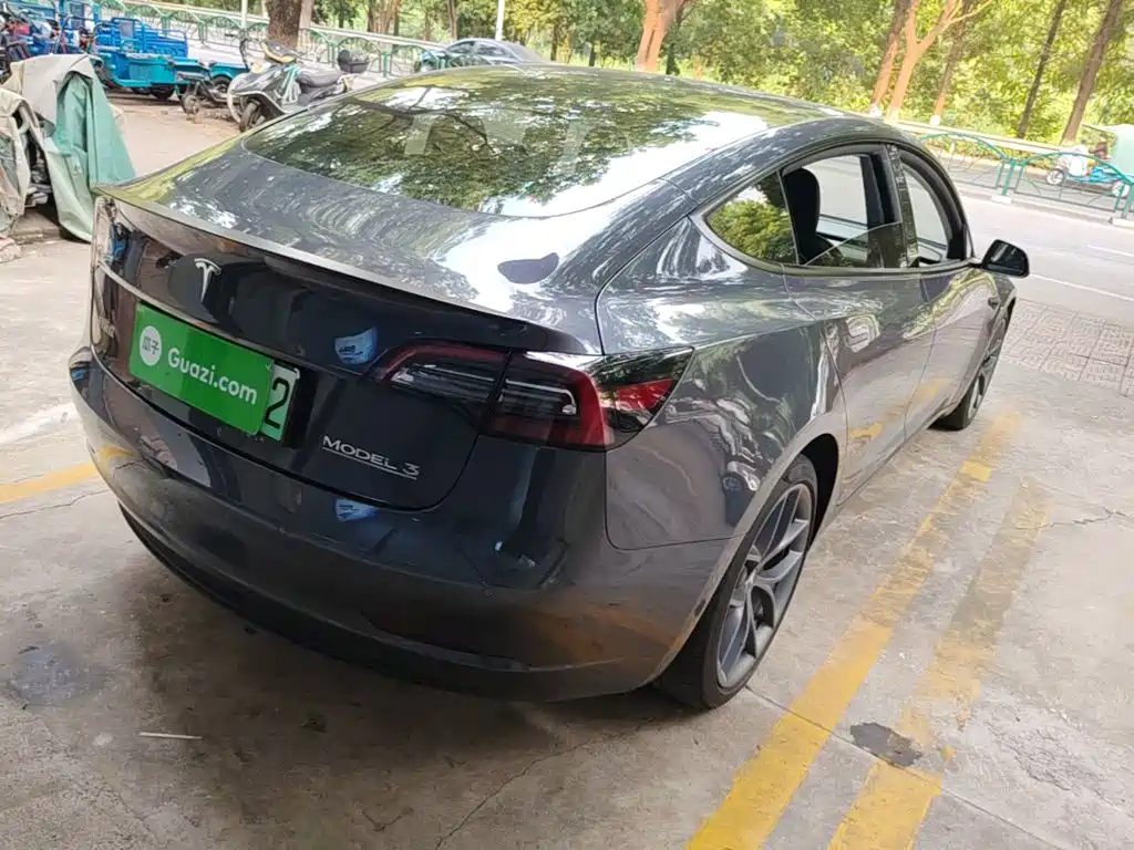 Tesla Model 3 — миниатюра 7