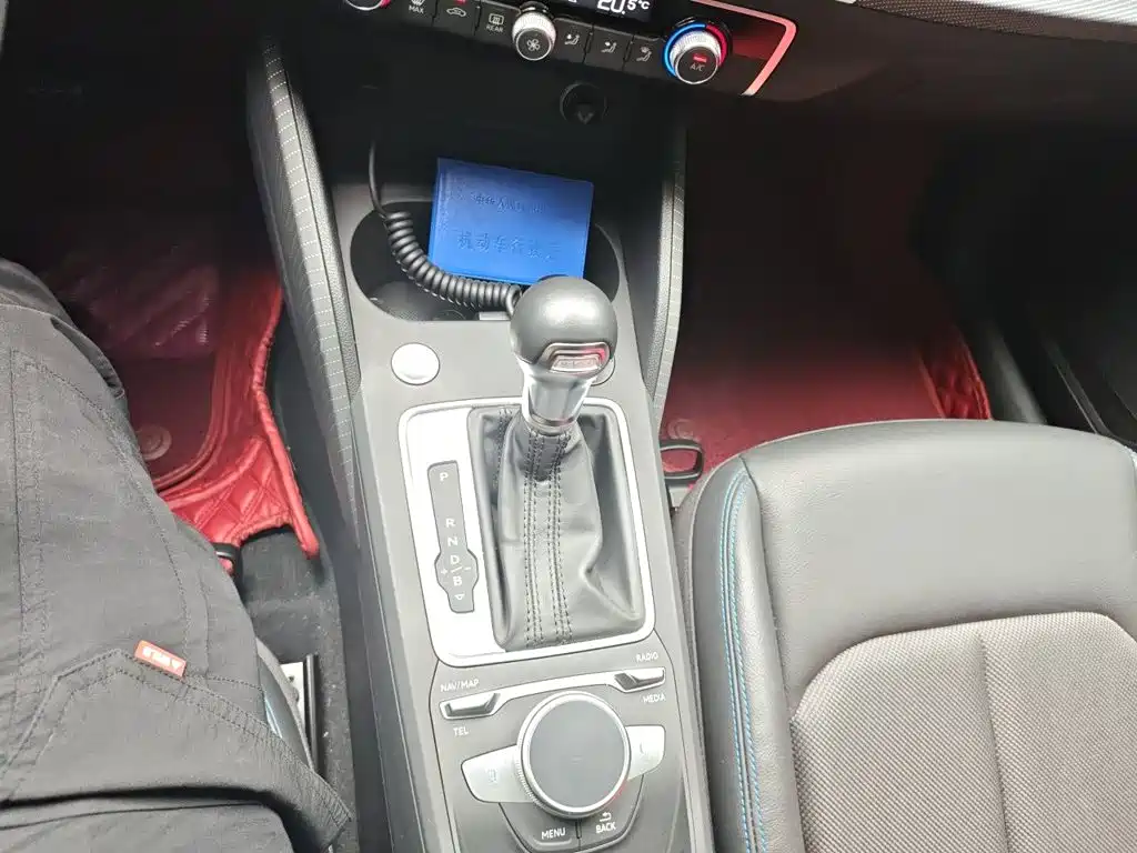 Audi Q2L e-tron — миниатюра 15