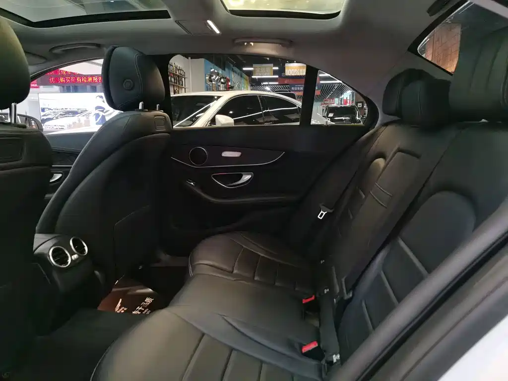 Mercedes-Benz C-Class — миниатюра 12