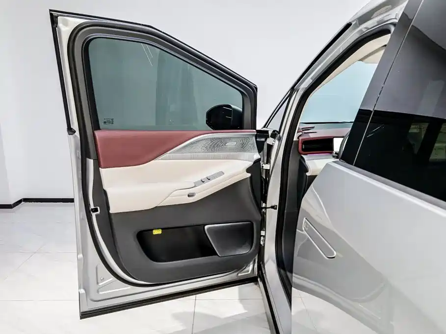 XPeng X9 — миниатюра 8