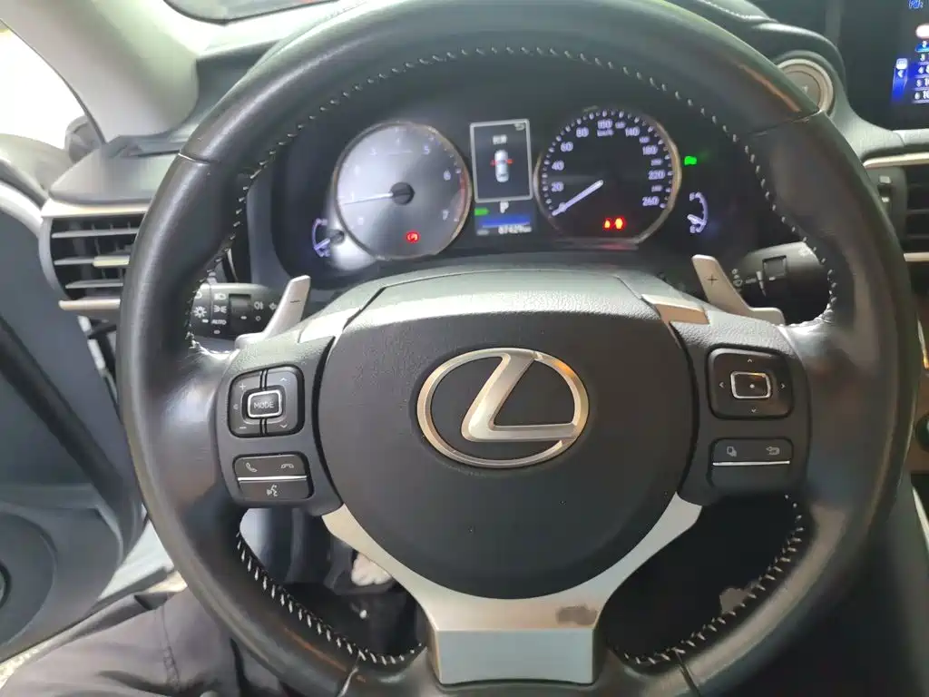 Lexus IS — миниатюра 3