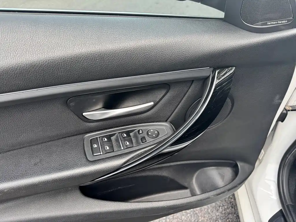 BMW 3 Series — миниатюра 12