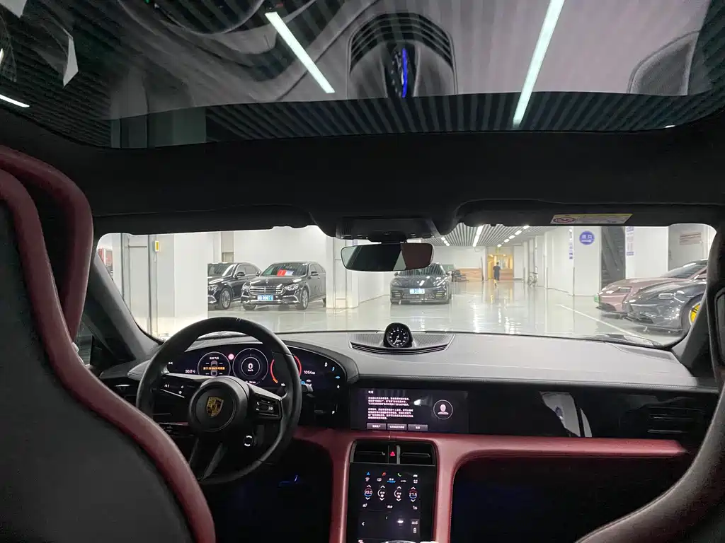 Porsche Taycan — миниатюра 8