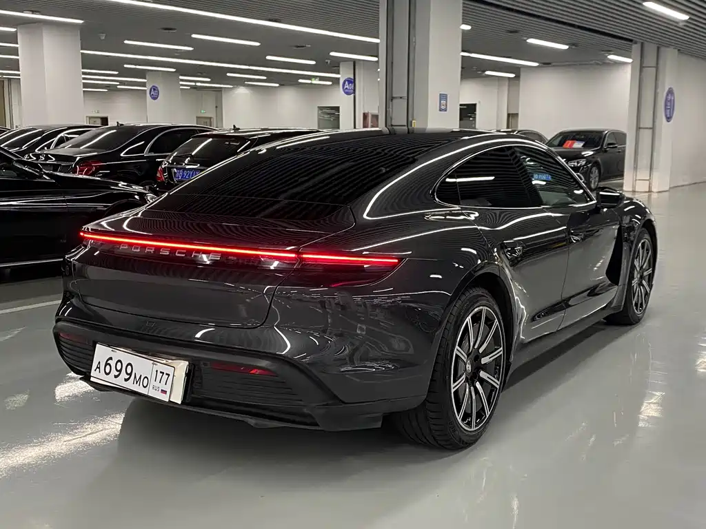 Porsche Taycan — миниатюра 12