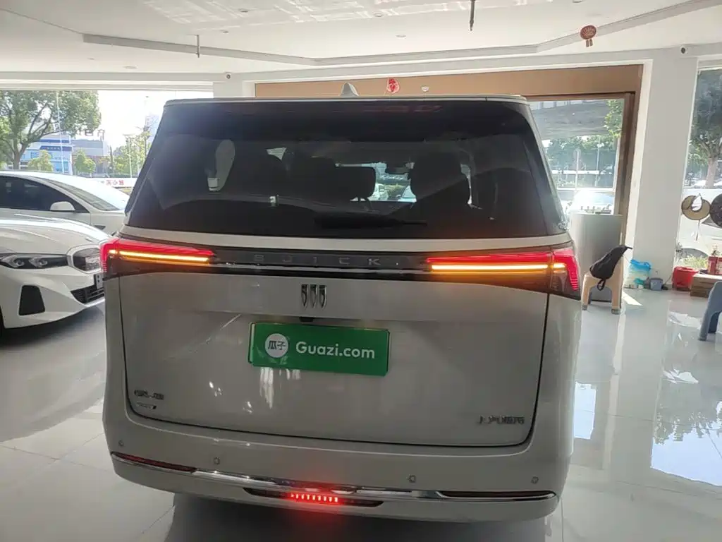Buick GL8 Hybrid — миниатюра 6