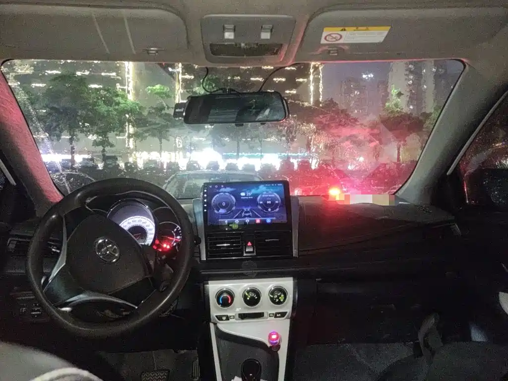 Toyota Yaris L — миниатюра 9
