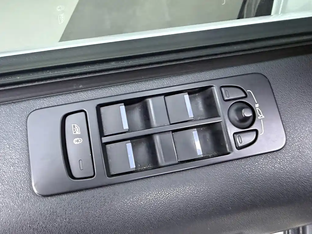 Land Rover Discovery Sport — миниатюра 27