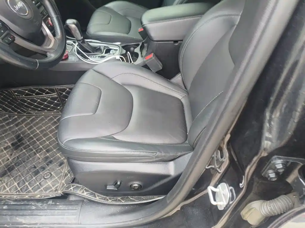Jeep Cherokee — миниатюра 17