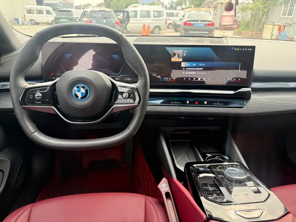 BMW i5 — миниатюра 9