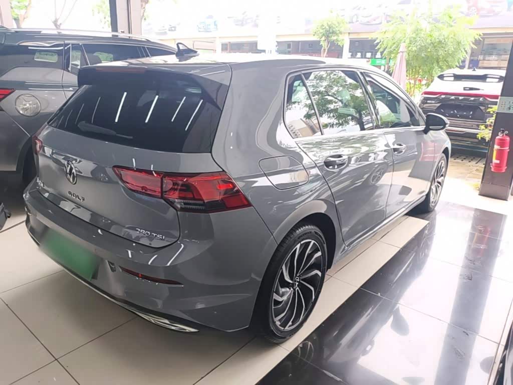 Volkswagen Golf 1.4 л 2023 г. Серебристо-серый, пробег 22200 км