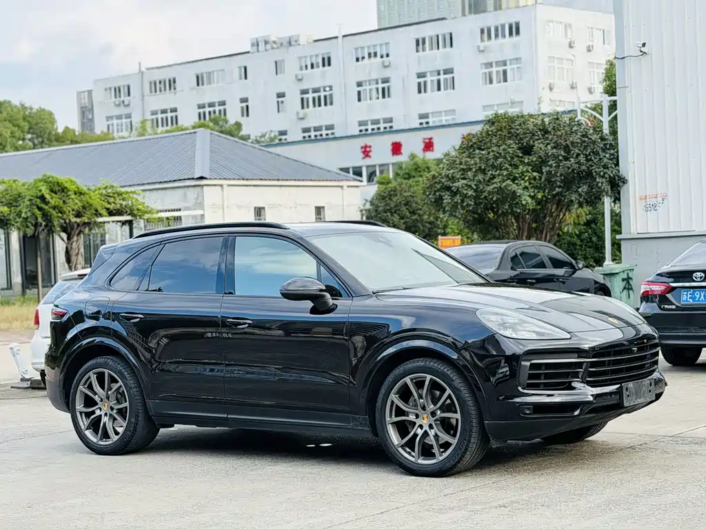Porsche Cayenne — миниатюра 3