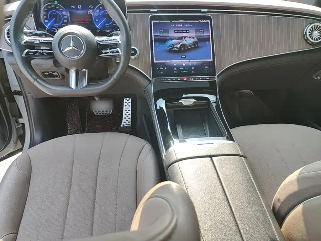 Mercedes-Benz EQE SUV — миниатюра 10