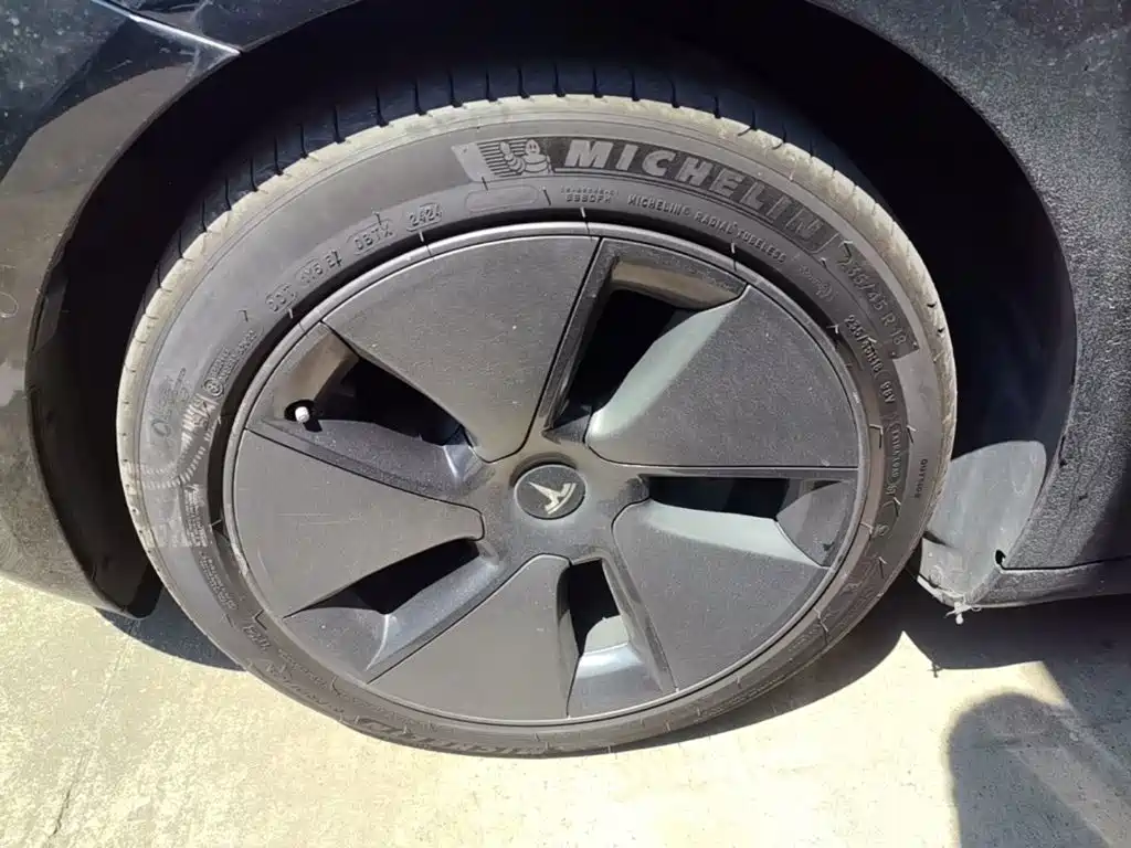 Tesla Model 3 — миниатюра 23