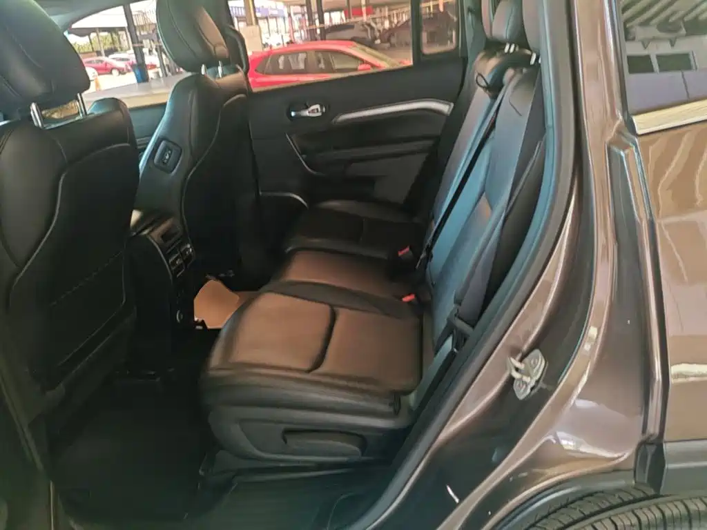 Jeep Commander — миниатюра 17