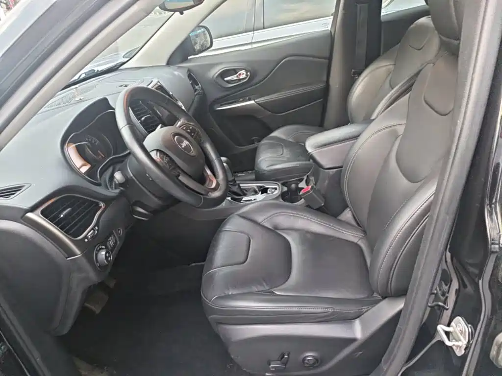 Jeep Cherokee — миниатюра 15