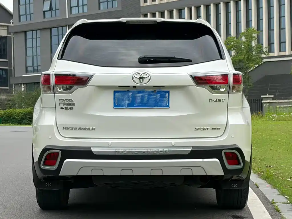 Toyota Highlander 2015 2.0T Luxury 7 мест