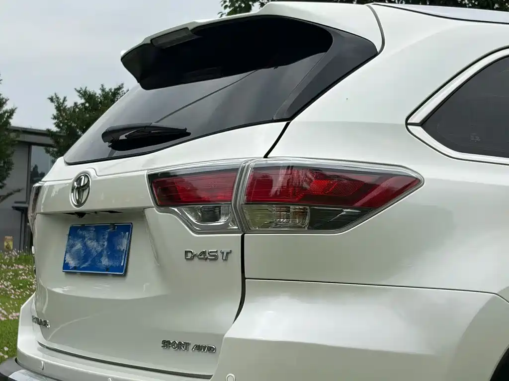Toyota Highlander 2015 2.0T Luxury 7 мест