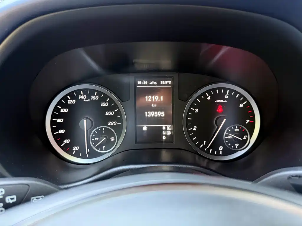 Mercedes-Benz Vito 2021 2.0T 7 мест
