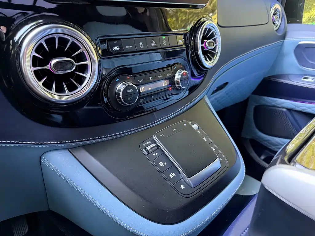 Mercedes-Benz Vito 2021 2.0T 7 мест