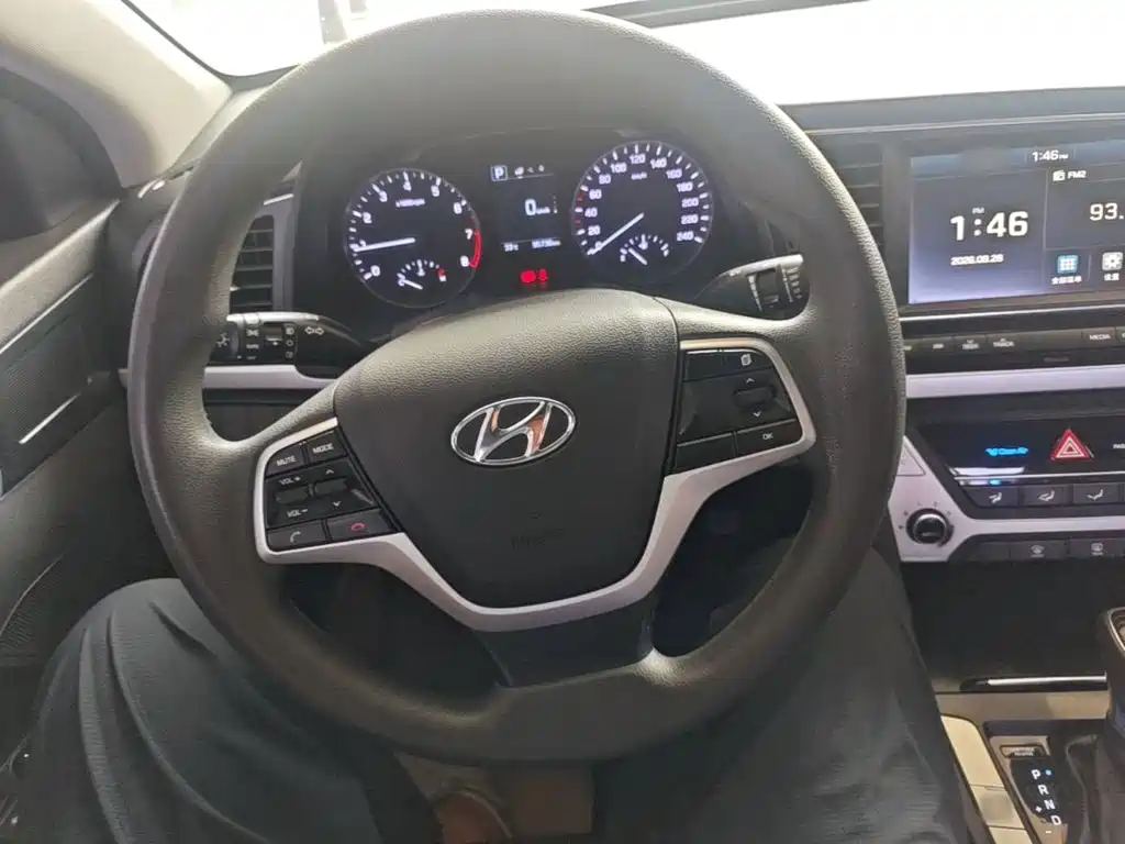 Hyundai Elantra — миниатюра 11