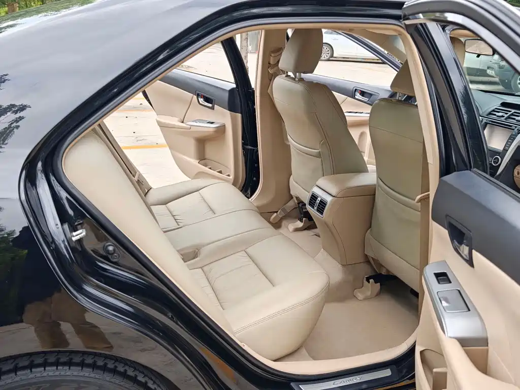 Toyota Camry — миниатюра 12