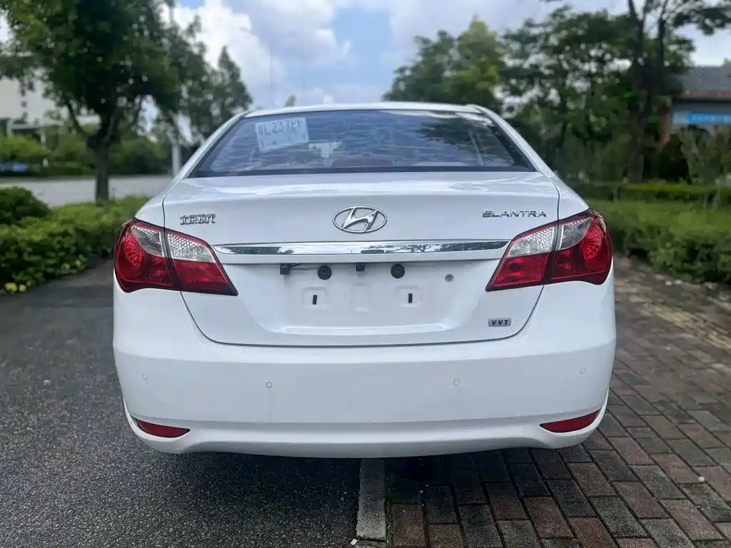 Hyundai Elantra — миниатюра 8