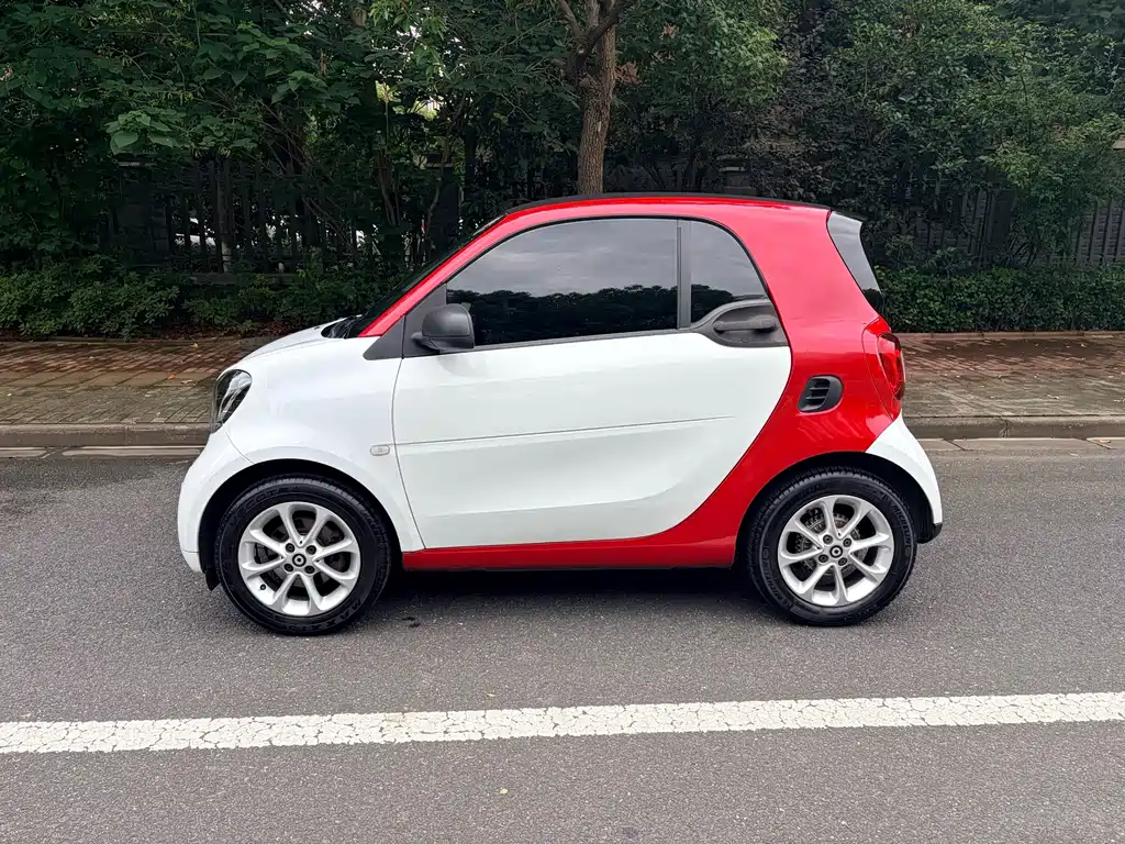 Smart fortwo 1.0L 52 kW Hardtop Lively Edition, фото 3