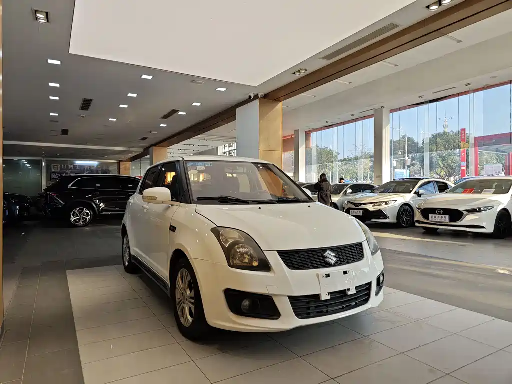 SUZUKI SWIFT