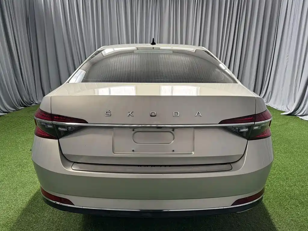Skoda Superb — миниатюра 5