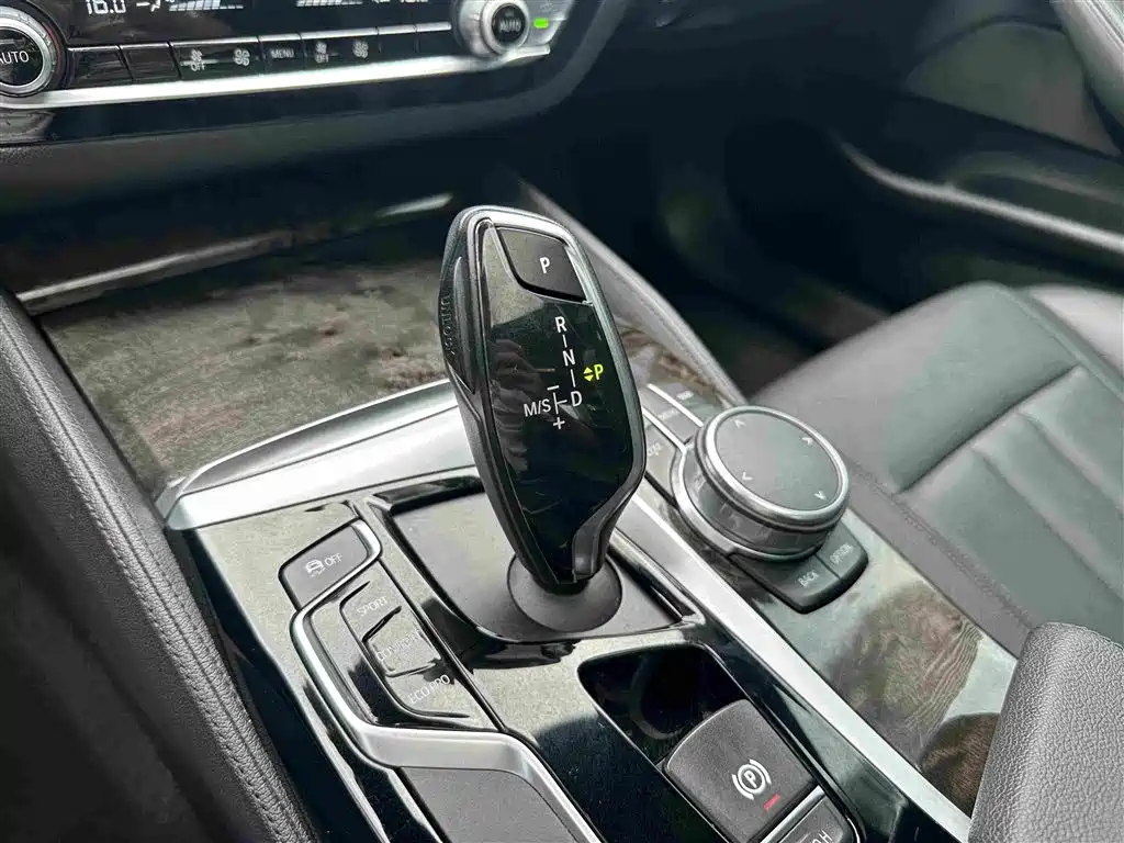 BMW 5 Series — миниатюра 14