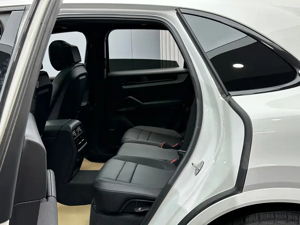 Porsche Cayenne — миниатюра 15