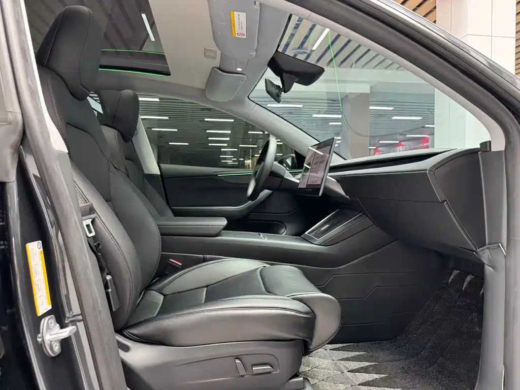 Tesla Model Y — миниатюра 17