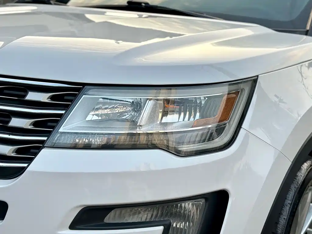 Ford Explorer (Import) — миниатюра 8