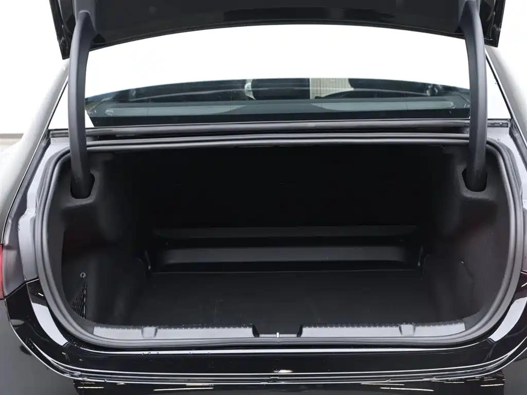 Mercedes-Benz EQE 2025 500 4MATIC