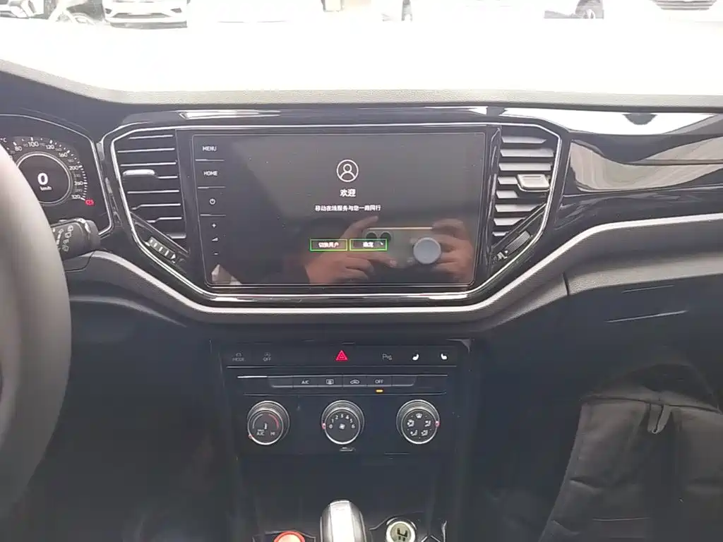 Volkswagen T-Roc — миниатюра 13