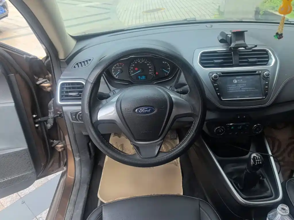 Ford Escort — миниатюра 11