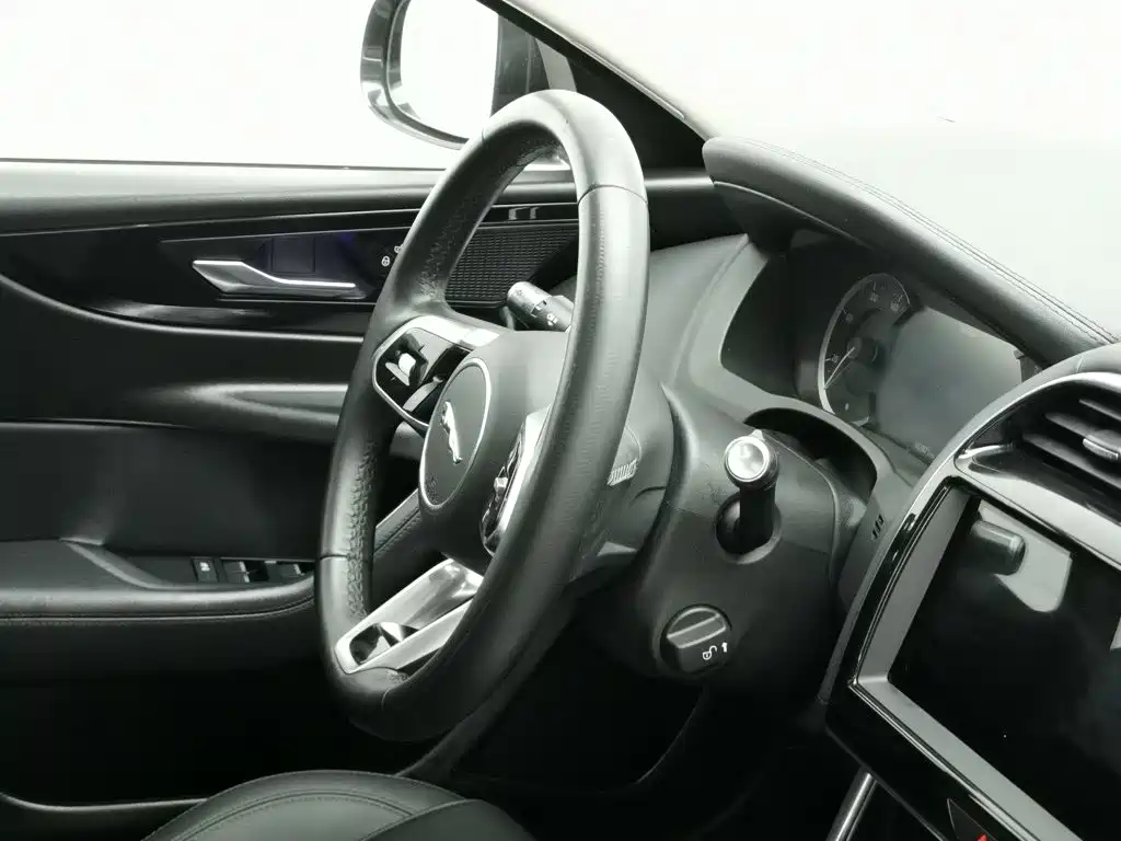 Jaguar XEL — миниатюра 22