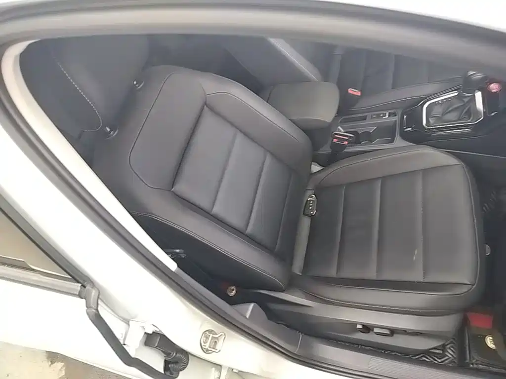 Volkswagen T-Roc — миниатюра 25