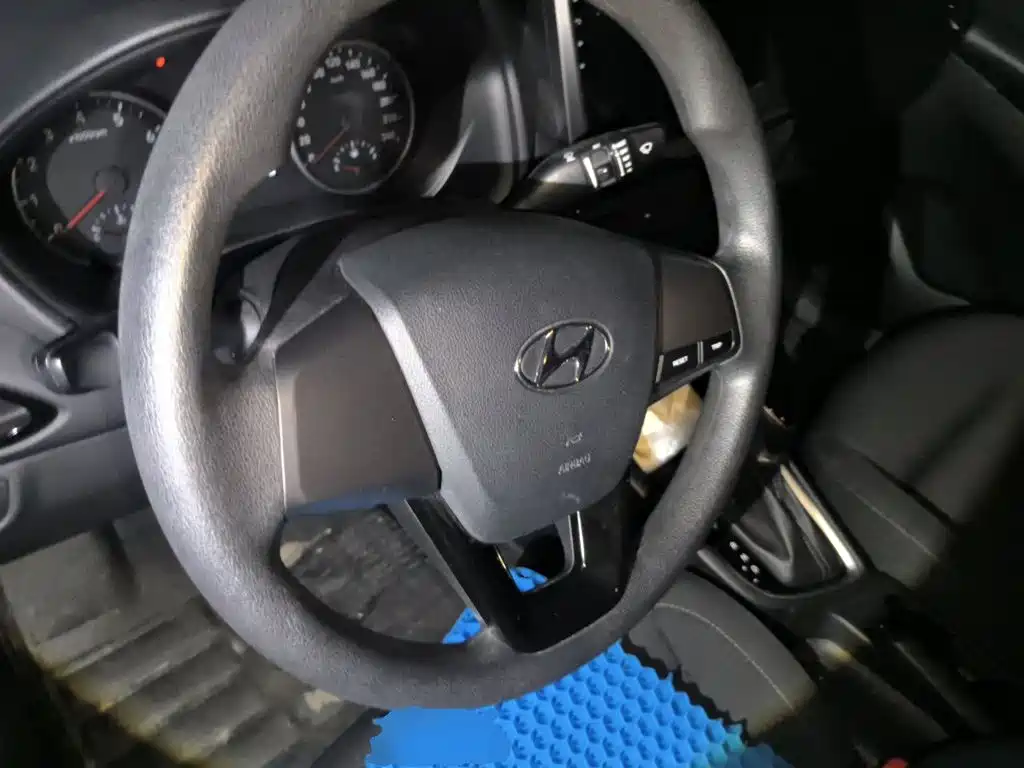 Hyundai Elantra — миниатюра 6