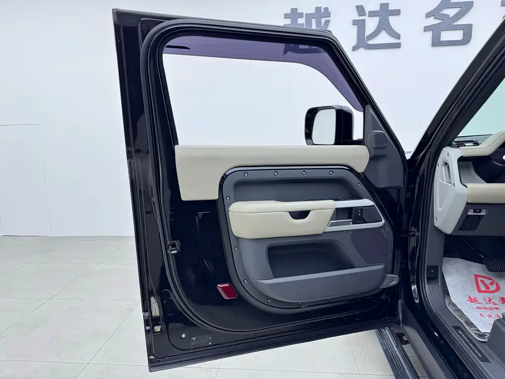Land Rover Defender — миниатюра 6