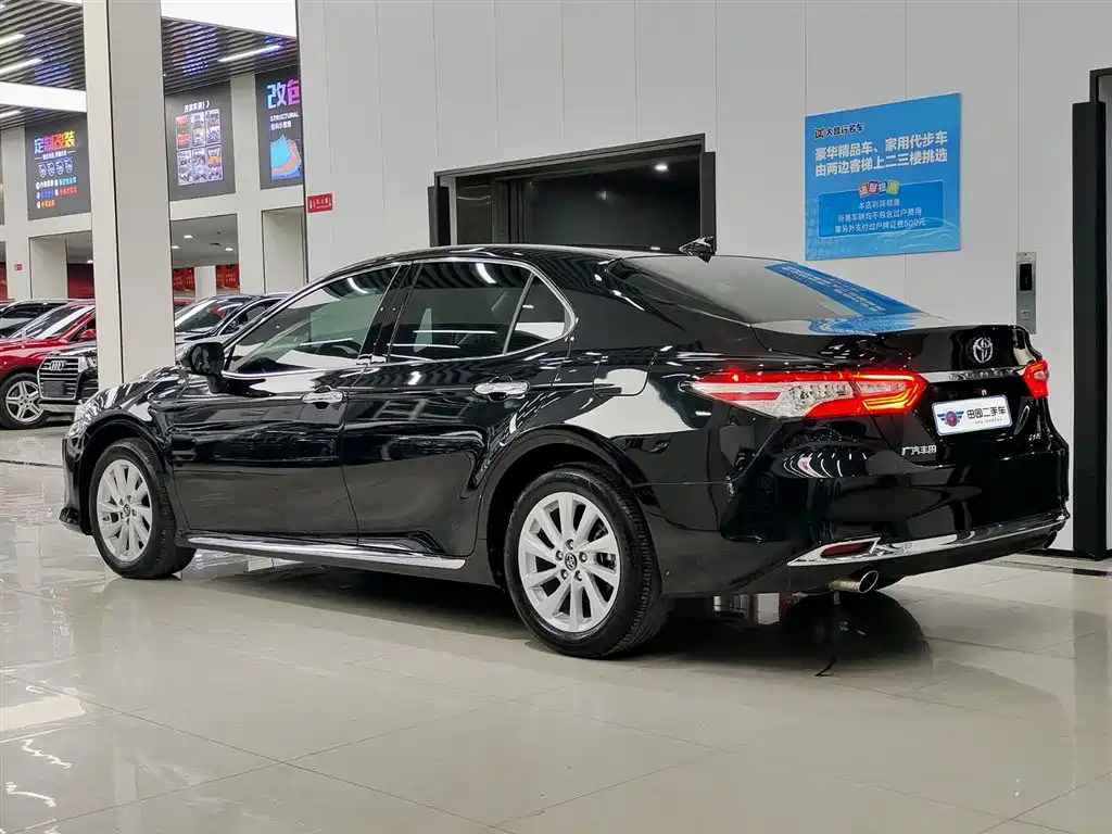 TOYOTA CAMRY