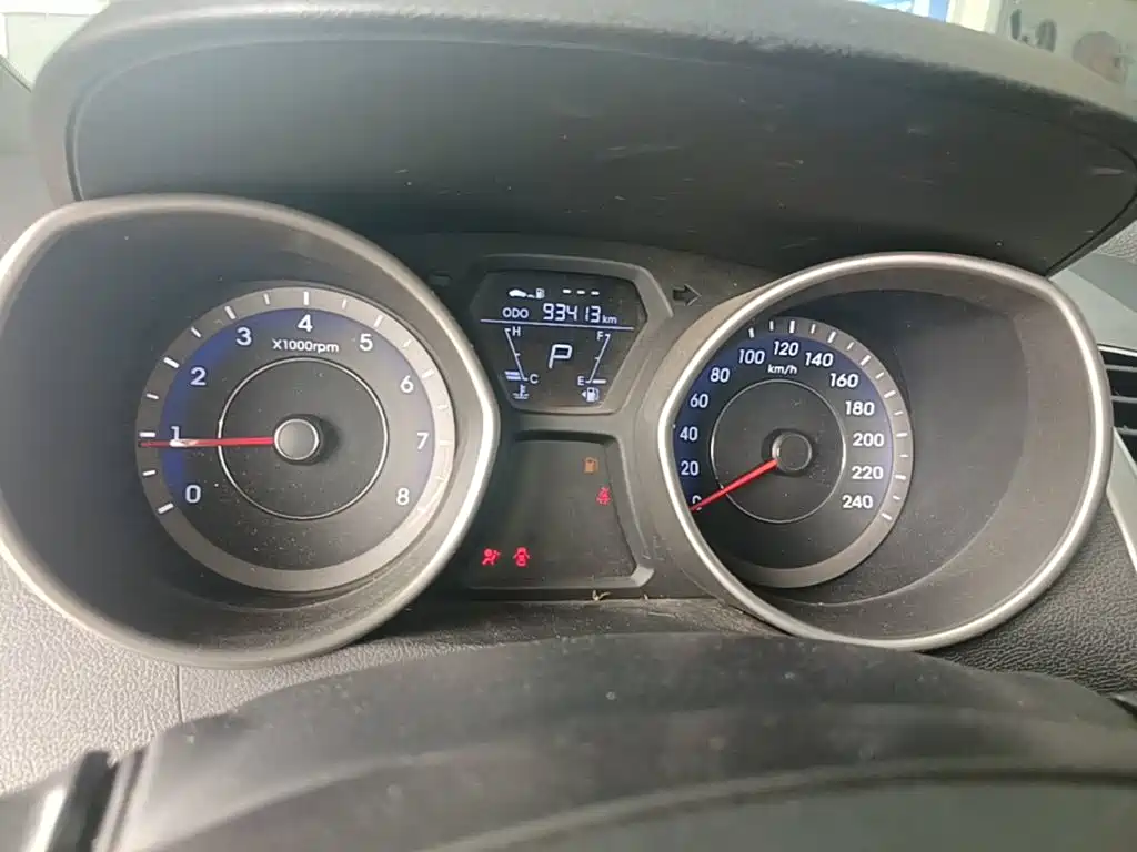 Hyundai Elantra Langdong — миниатюра 12