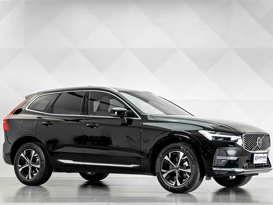 Volvo XC60 2026 B5 Luxury